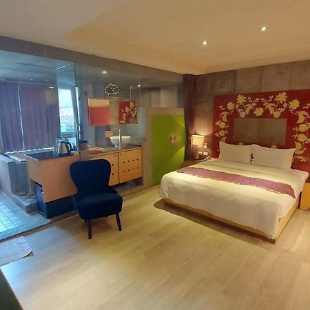 Jungle City Motel นครเจียอี้ ภายนอก รูปภาพ