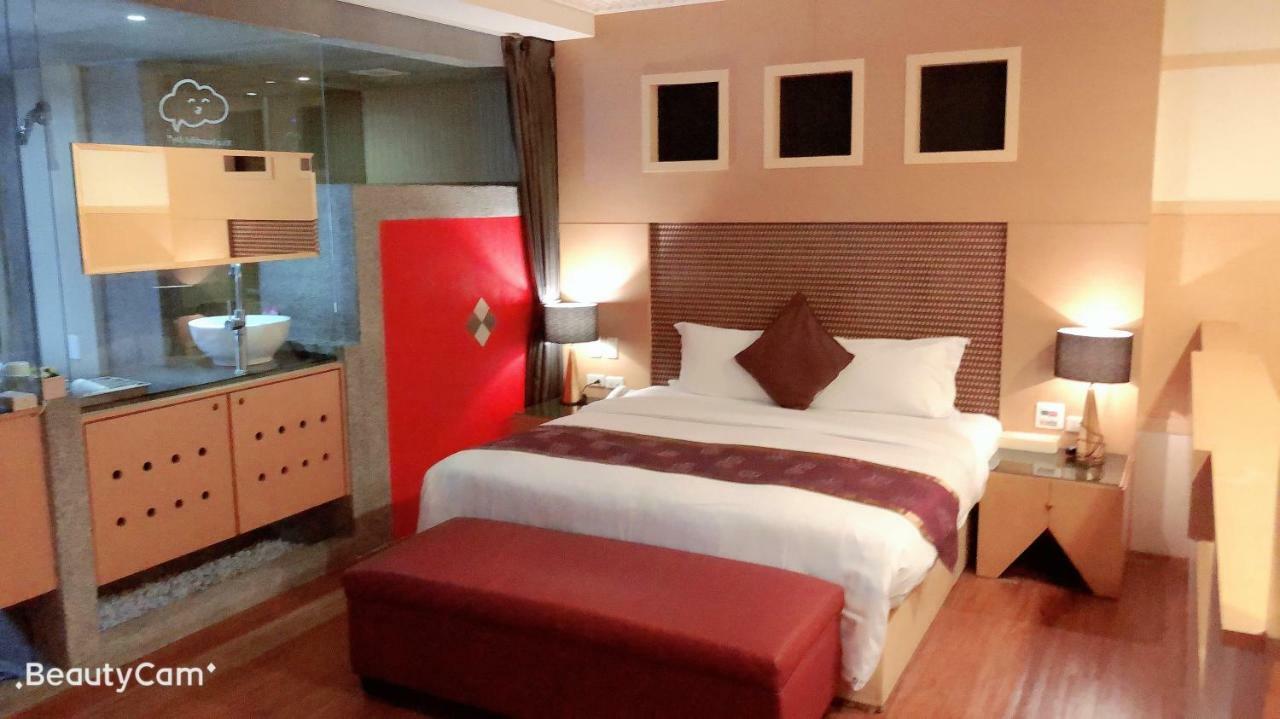Jungle City Motel นครเจียอี้ ภายนอก รูปภาพ