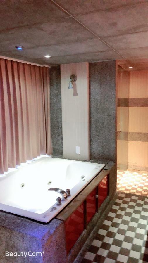 Jungle City Motel นครเจียอี้ ภายนอก รูปภาพ